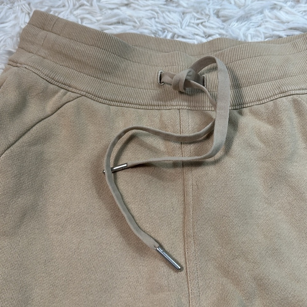 Lululemon Scuba High-Rise Short 5" Trench - Picture 2 of 6